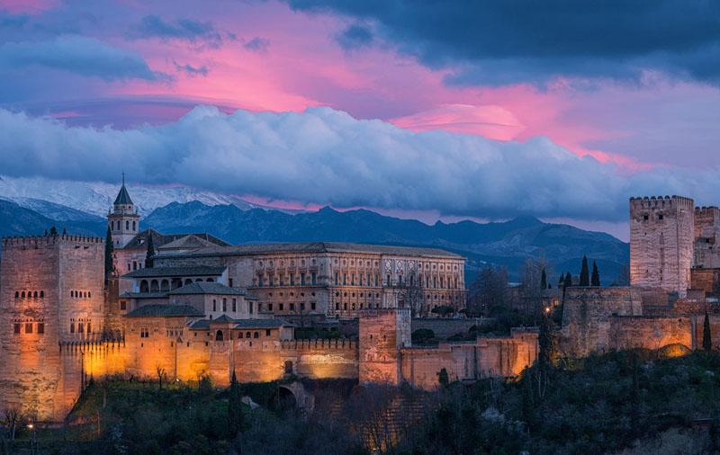کاخ الحمرا در اسپانیا  | یک بنای مشهور با معماری اسلامی در دل اروپا